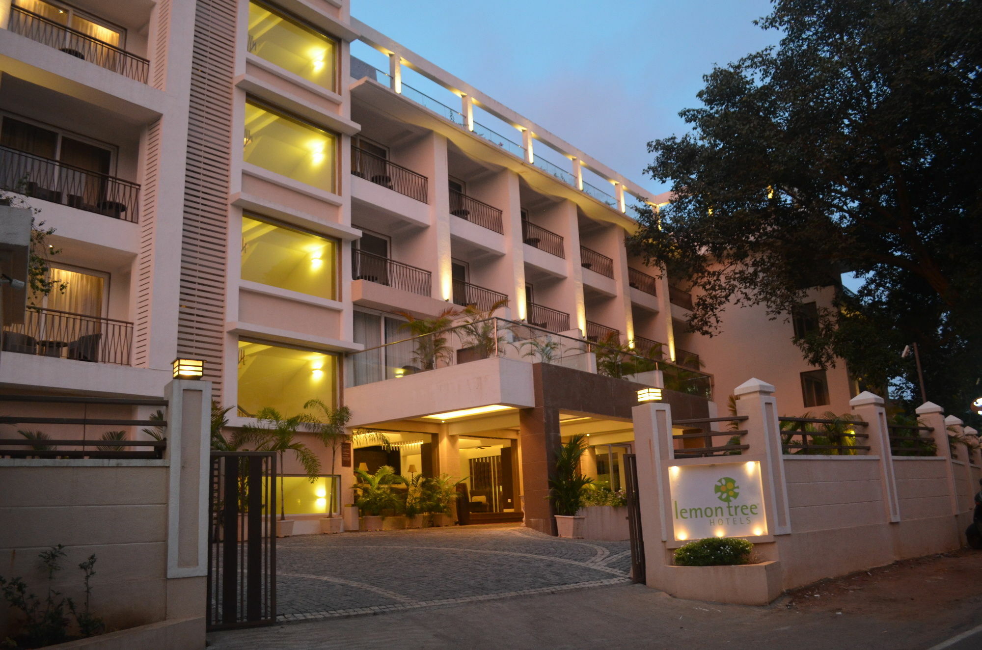 Lemon Tree Hotel Candolim Exterior foto